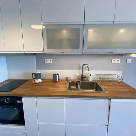 Joli En Front De - *